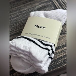 Stem 2 ok Cotton White Socks with Black Stripes